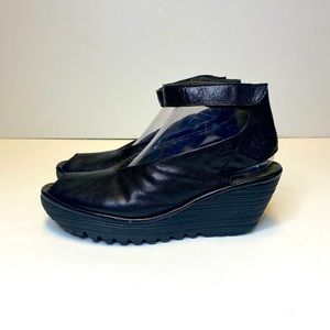 Fly London black leather Yala sandals size 40/ US size 9
